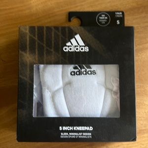 Adidas 5 inch kneepads, new in box